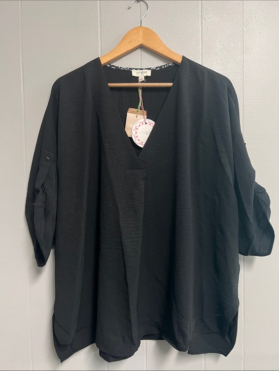Umgee Tops - NWT Umgee Black V-Neck Tunic Top Large